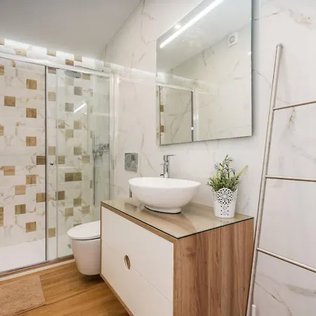 Private Terrace Centre *