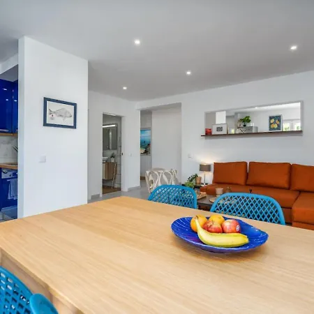 Private Terrace Centre Apartment