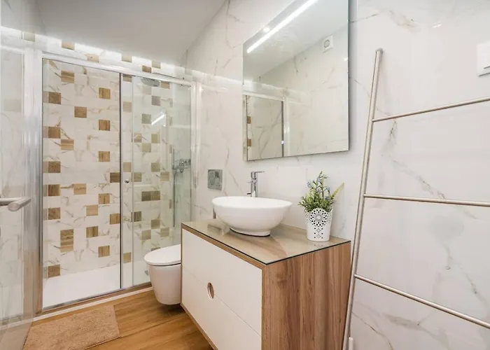 Private Terrace Centre *