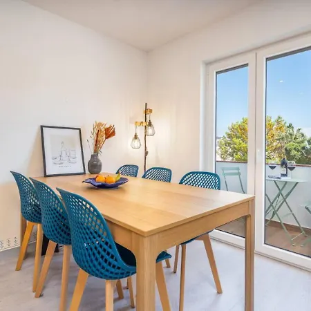 Private Terrace Centre Apartment