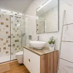 Private Terrace Centre *